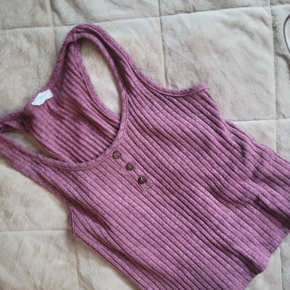 Top - Picture 2 of 2